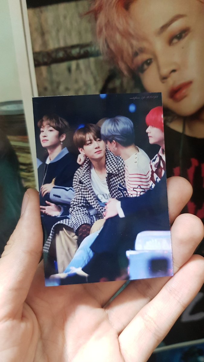 Clubdearmys's tweet photo. #JIKOOK #KOOKMIN 
#JIKOOK 
Yo acabo de imprimir esta foto, para recordarme diariamente que no debo conformarme con cualquiera, que debo esperar hasta encontrar a esa persona que me mire como Jungkook mira a Jimin. https://t.co/ARL5SFoyTf