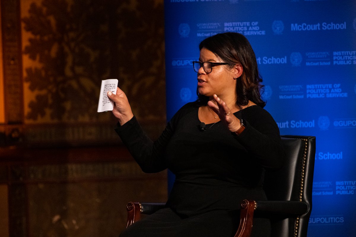 GUPolitics's tweet photo. Thank you to GU Politics Fall 2021 Fellow @itspearcey for moderating an informative and powerful conversation between @SenWarren and Georgetown students! #WarrenAtGU https://t.co/DfJ3COgpHL