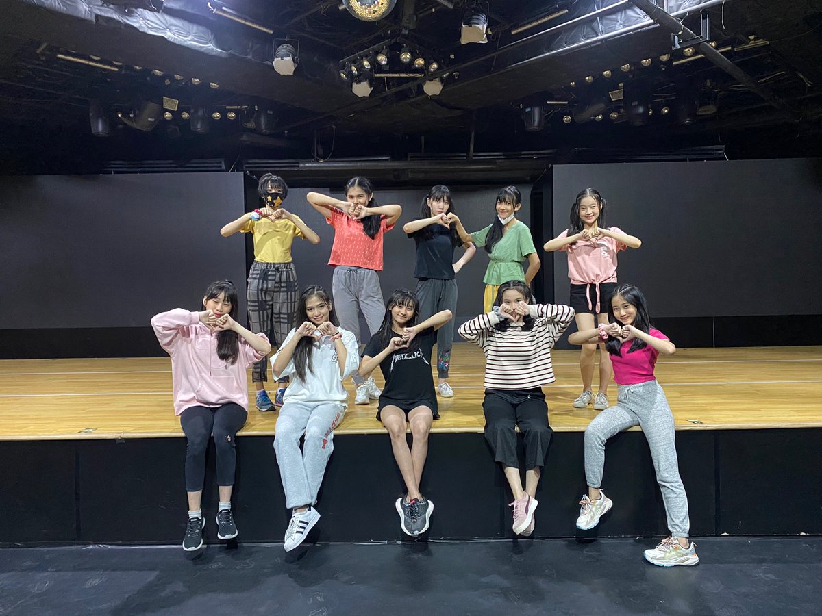Happy 2nd anniversary gen 9 🎉 gak kerasa sudah dua tahun kenal kalian semoga karir kalian makin bersinar di manapun kalian berada 💕💕
#2ndYearsOf9thGen 
<a href="/EllysiaChalista/">Chalista Ellysia Sugianto</a> <a href="/PutriElzahra2/">Putri Elzahra</a> <a href="/C_IndahJKT48/">Indah Cahya</a> <a href="/S_AshelJKT48/">.</a> <a href="/nyabirra/">.</a> @Caithlylynn_gs <a href="/marshaoshi_/">MarshaOshi #BungaBaruPuspawana</a> <a href="/A_abel17/">christabel</a> <a href="/shintadvs/">Shinta Devi</a>