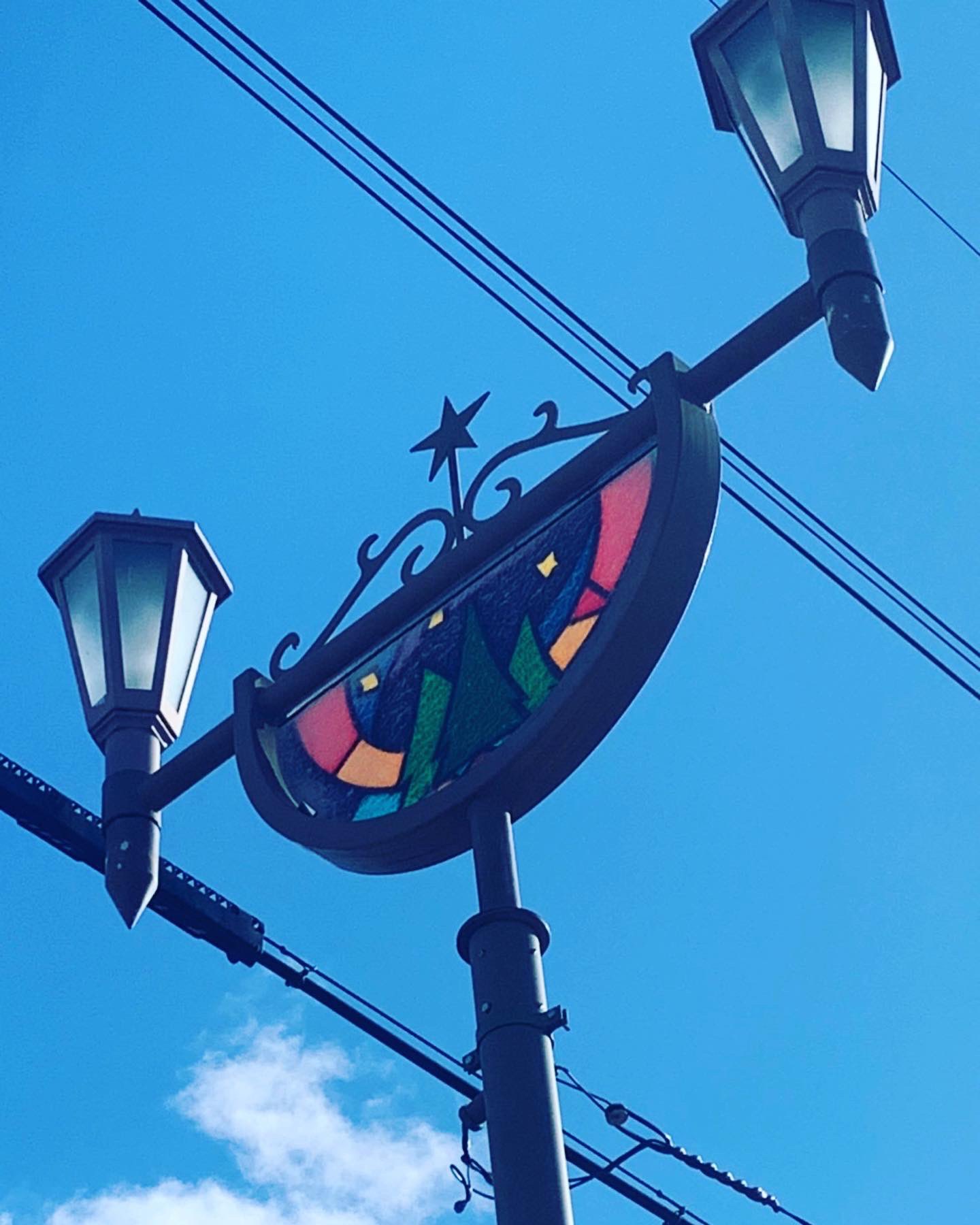 ステンドグラス　夜の街並みとサンタのおっとと…。 サンタくん♪ ステンドグラス ナイトランプ サンタクロース