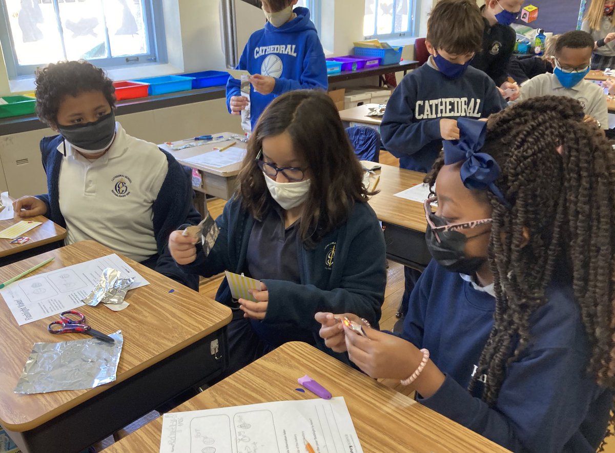 MrsDevittCS's tweet photo. The 4th graders made flashlights today!  They explored the path electricity takes from a battery to an LED bulb.  The best part was how they lent a helping hand to neighbors who needed a boost.  So fun! @cathedralpk8 https://t.co/n5Enyc1yp2