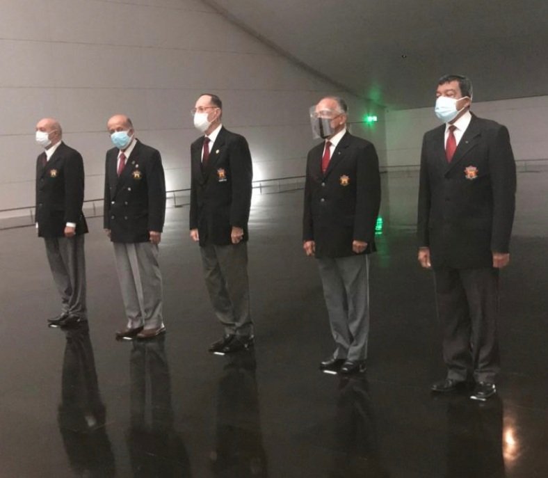 IORFAN1's tweet photo. CEREMONIA EN EL PANTEÓN NACIONAL
La J.D., Directores, personal administrativo e invitados, como evento fundamental en la celebración del 63° Aniversario del IORFAN, Rindieron tributo a nuestro Libertador y Padre de la Patria “Simón Bolívar".
Facebook: Iorfan Vzla https://t.co/Jz7Y9x5Bfp