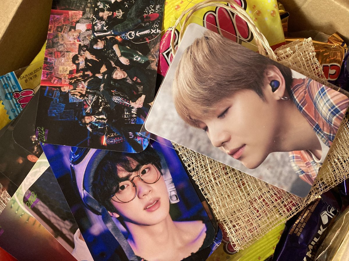dyoongels's tweet photo. ˗ˏˋ @HouseofSeoul_ ˎˊ˗
— received this care package from them & super nagulat ako sa dami ng laman😭😭 feeling ko isang buwan lalanggamin kwarto ko, super happy w/ the treats and the papels omg super fireworks🎇🎇 thank u sm a&a for these<333
꒰ #dyoonmails ꒱ https://t.co/ruG9jzpueM