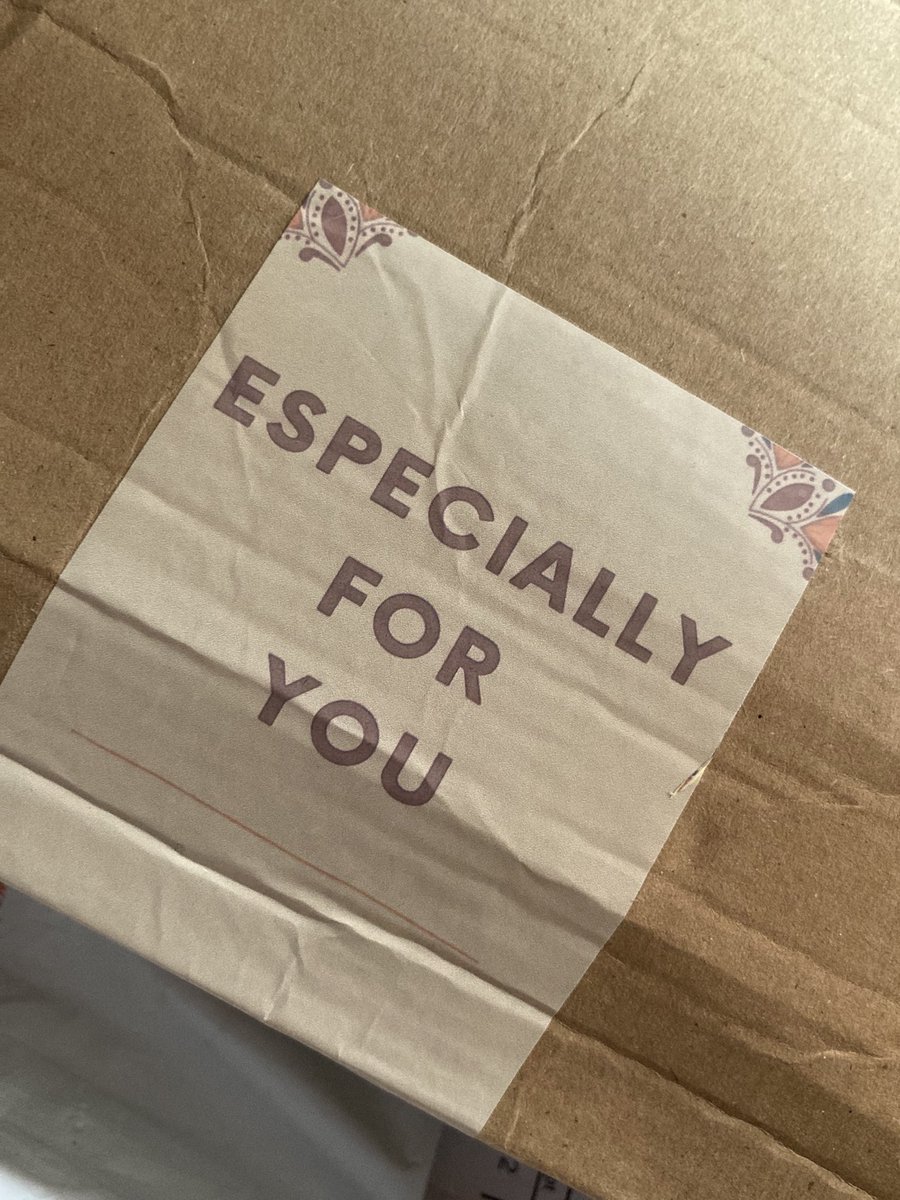 dyoongels's tweet photo. ˗ˏˋ @HouseofSeoul_ ˎˊ˗
— received this care package from them & super nagulat ako sa dami ng laman😭😭 feeling ko isang buwan lalanggamin kwarto ko, super happy w/ the treats and the papels omg super fireworks🎇🎇 thank u sm a&a for these<333
꒰ #dyoonmails ꒱ https://t.co/ruG9jzpueM
