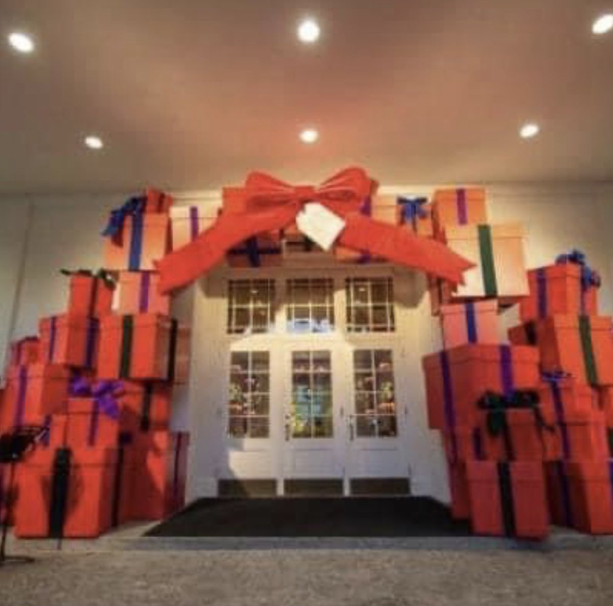 atensnut's tweet photo. Jill’s East wing Gates of hell..... empty Christmas boxes are a perfect symbol of this Presidency. https://t.co/4OcAV2yizt