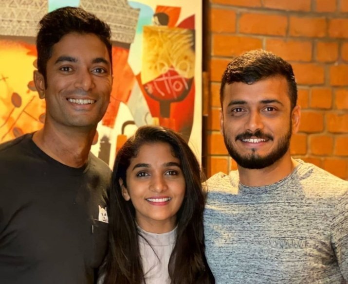 SHREE_1230's tweet photo. Here's to @cs_santosh22 sir who lives life at full throttle and always goes an extra mile.
Enjoy ur ride sir..💫
Happy birthday❣
Nd we arviyans owe a big thanq to u cause ikyk😉😁
#BBK8 #DivyaUruduga #aravindkp #cssanthosh https://t.co/C5VTKbNQxG