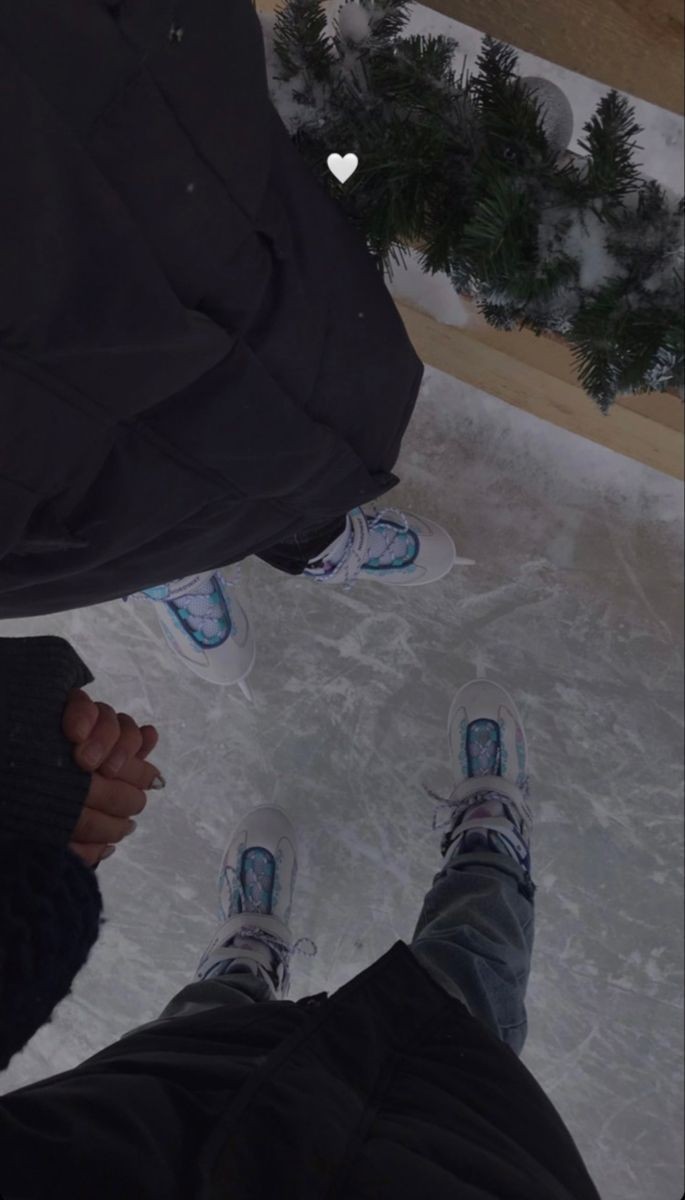 arcticnaka95's tweet image. 🤍 – Bom essas foram as florzinhas e queria dizer que elas são lindas, mas você é mais lindo que elas. E agora, Mark Lee quer ir em uma aventura no gelo comigo?