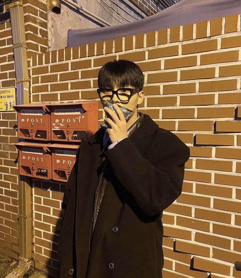 hyunwooksupport's tweet photo. เดือนสุดท้ายของปีแล้ว ขอให้ทุกคนแฮปปี้แล้วก็มีแต่รอยยิ้มนะคะ // เนื่องจากยอดโดเนทไม่ขึ้นมาหลายวันแล้วทางบ้านเลยแอบไปซุ่มคิดกิจกรรมกันมา แอบมากาซิบว่าของรางวัลน่ารักมากก เพราะฉะนั้นใครที่ยังไม่โดเนทต้องมาโดเนทกันแล้วน้า รอติดตามกันได้เลยค่า 💕 #CHOIHYUNWOOK  #ชเวฮยอนอุค #최현욱 https://t.co/zo6G0EZ2ab