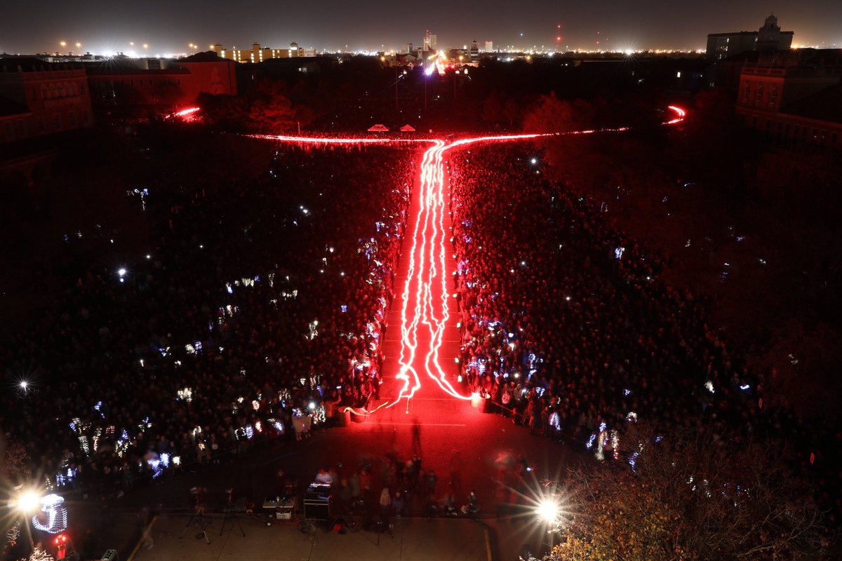 TexasTech's tweet photo. It’s lit! 😜

🎄#TTUCOL🎄 https://t.co/2ZZMqNNMoZ