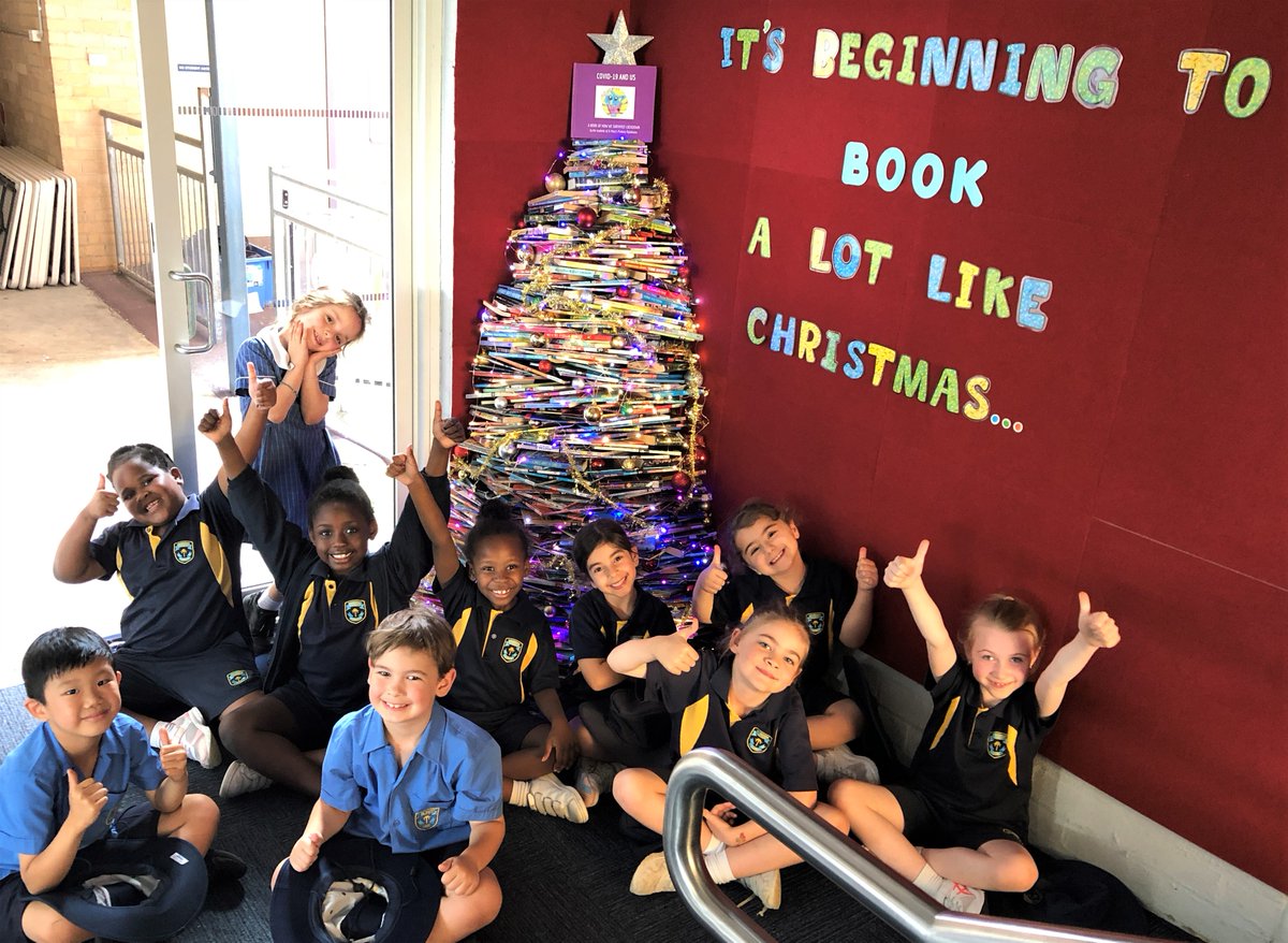 StMarysRydalLib's tweet photo. We love to borrow them. We love to read them, and here they are bringing Christmas cheer to all the students @StMarysRydal! Got to love books!π
#cedplibraries @CatholicEdParra https://t.co/ygvOXLWB9V