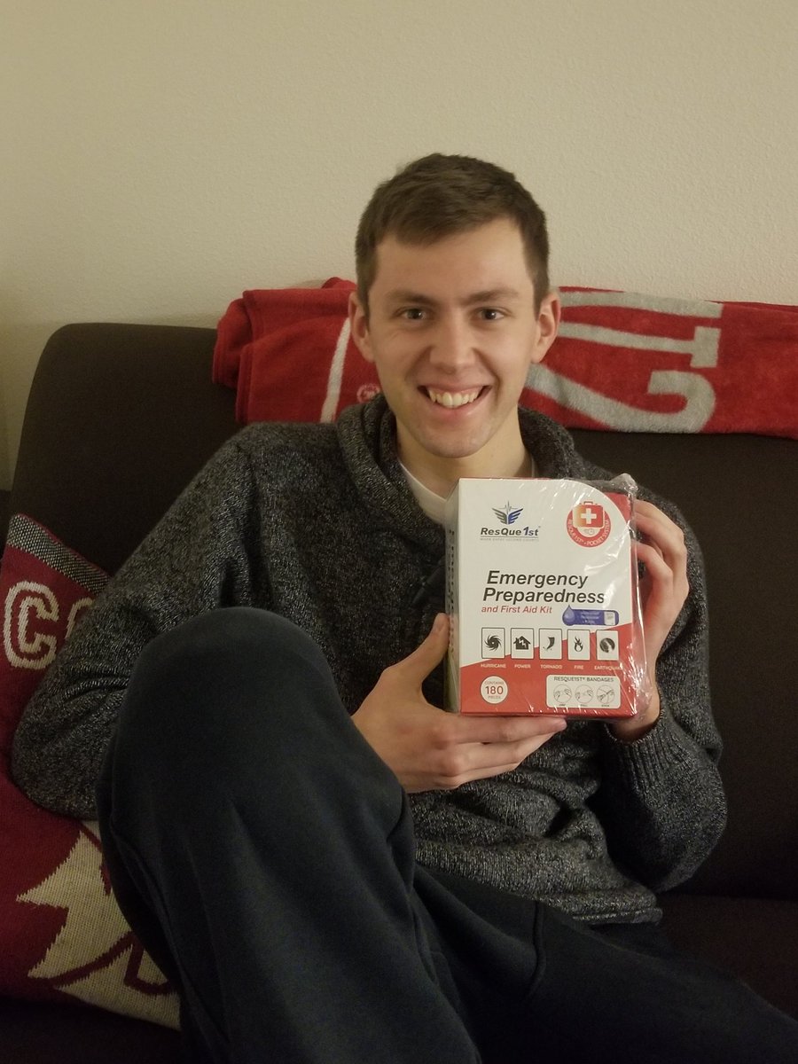 RJ75459214's tweet photo. I got this Emergency preparedness kit for free!This kit has180 pieces including:flashlight,blanket,light stick,radio, and other items!This company is giving them away for free just for helping them with advertising! Click on the link below so you can get yours it takes 90 seconds https://t.co/8OM9S9A3Qz