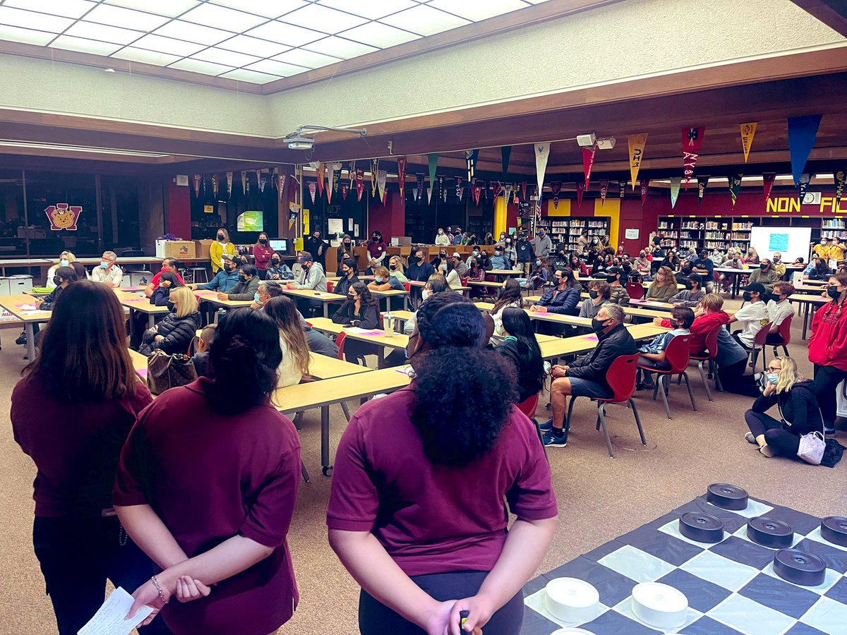 Lloyd_Wilson79's tweet photo. Last night @LBWilsonHigh hosted Site Night for our prospective 8th grade families. Our @WAVEWilsonLBUSD ambassadors presented and facilitated. It was truly a Great Day To Be A Bruin! #GDTBAB #proudtobelbusd https://t.co/3EqstEMity