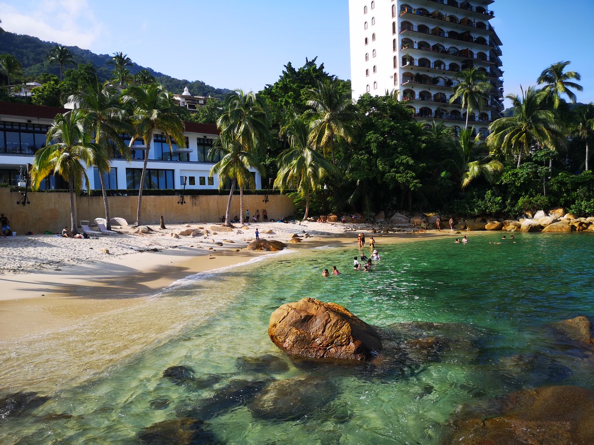 Beach? 
Please!

Pic: Playa Esmeralda.
South coast of #PuertoVallarta