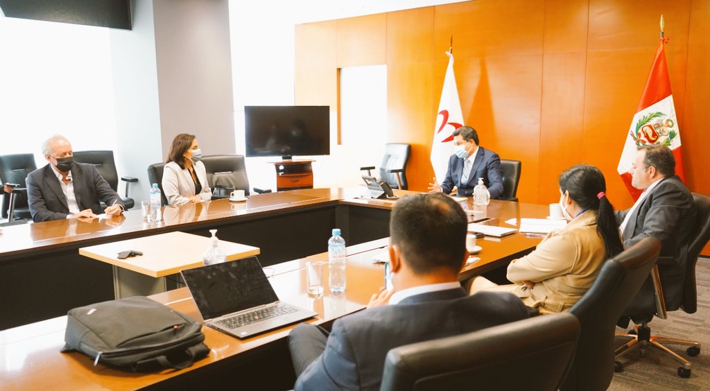 patty_juarez_'s tweet photo. #SemanaDeRepresentación me reuní con el Presidente del @BancodelaNacion señor Jose Carlos Chavez Cuentas, con la finalidad de conocer su plan de modernización institucional y su gran y necesario programa de apoyo financiero a las mypes.#bankadaFP https://t.co/9UdwTsQVK2
