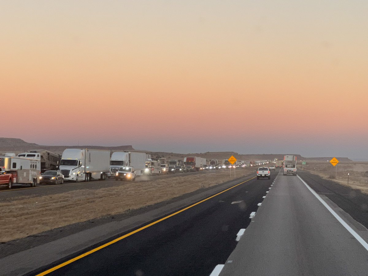 I-40 W #LAGUNAPUEBLO #LAGUNA #NEWMEXICO #TRAFFIC is jacked up severely with a 18 mile back up, at least 2-3 hours delay due to 🚧 construction 🚧 and only one lane traffic #I40 #Interstate40 126mm to 108mm