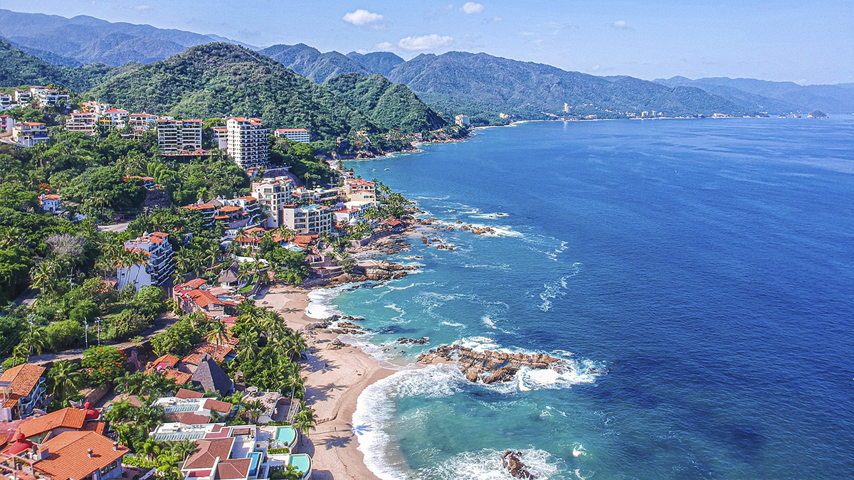 Te compartimos una espectacular vista aérea de todo lo que te espera en la bella zona de Conchas Chinas en tu próxima visita a #PuertoVallarta. ¿Ya tienes fecha para visitarnos? 

¡Revive tu deseo de viajar! #RevivePuertoVallarta  Via #PuertoVallarta 

#MeEmocionaViajar