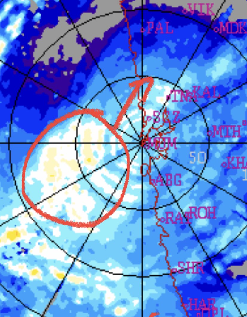 RamzPuj's tweet photo. Expect #mumbairains to continue through the day occasionally moderate, tonight heavy but mostly light. As now there are enough rain bearing clouds &amp; wind supporting moderate rain to begin. Temp is down. Someone nicely put its monsoon+winter=#minter 😂. Pic imd https://t.co/5fgKH3B9Wh