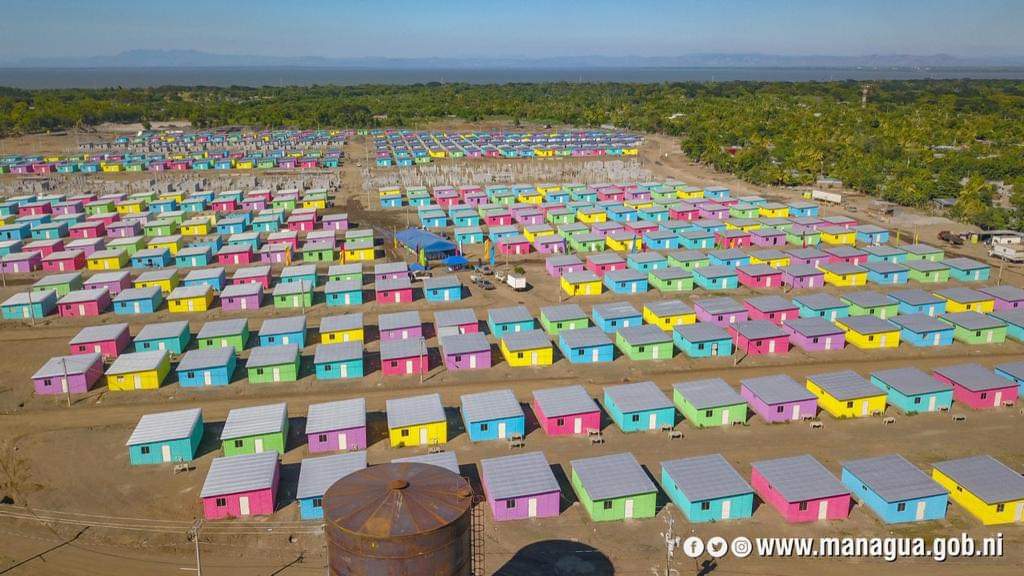 #Nicaragua
Nuestro gobierno, cumpliendo los sueños de las familias nicaragüenses.
#SoberaniaEnMiTierra
A través del Programa Bismarck Martínez🏡 
👉 Etregando 250 🏘️
En la urbanización:
🏡Flor de Pino🏡 
📌 Ubicadoa entre Monte Fresco y Santa Elena.
#OrgulloNacionalPatriaLibre