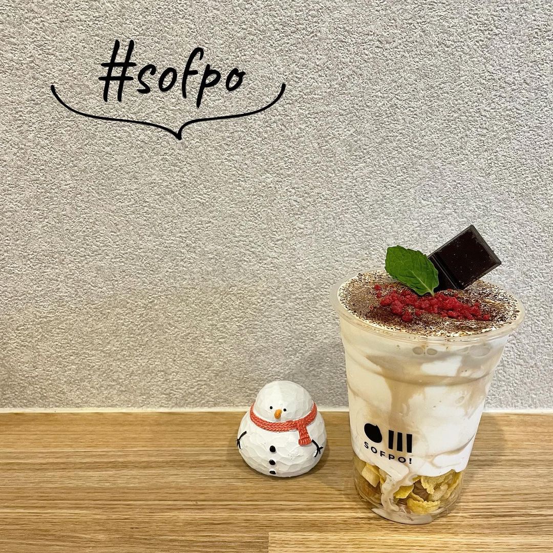 sofpo1's tweet photo. Sofpo! あびこ店 じゅんです♪
【12月の新商品】
☕️カルーアミルク☕️
リキュールを使用した贅沢な大人のデザート🍨🤎
ぜひ、ご賞味あれ😏
※アルコールを使用しています！未成年の方、お車でお越しの方は御遠慮ください
#Sofpo! #あびこ駅 #御堂筋線 #ソフトクリーム #カルーアミルク #カクテルパフェ https://t.co/wJ8JrrrI0m