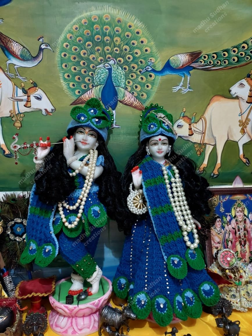 VeeraArora4's tweet photo. एक बार वो रूप दिखा दे, जिस पर जग मोहित है।नाम पड़ा मुरलीधर, मोर मुकुट सुशोभित है🙏🙏
#peacock #murlidhar #nationalbird #kanha #Radhe #beautiful #smart #ISKHON #gopalkrishnagokhale #designinspiration #loveislove #yugaljodisarkar #syamsunder #flutes #bhajan #RadheShyam #designers https://t.co/uzd4ABc4Eo
