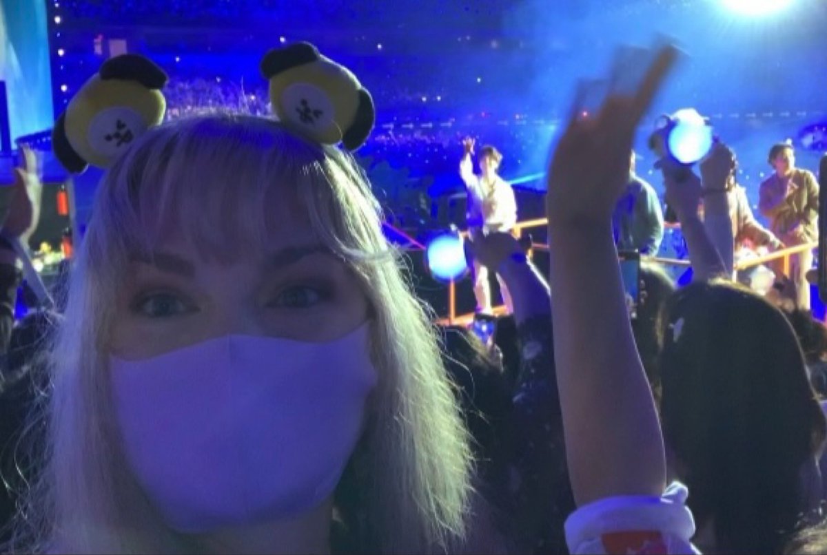 kerryjofraley's tweet photo. A pic of me and the 95’s! #VMIN #PermissionToDanceOnStage_LA https://t.co/SJXPOPAkCS