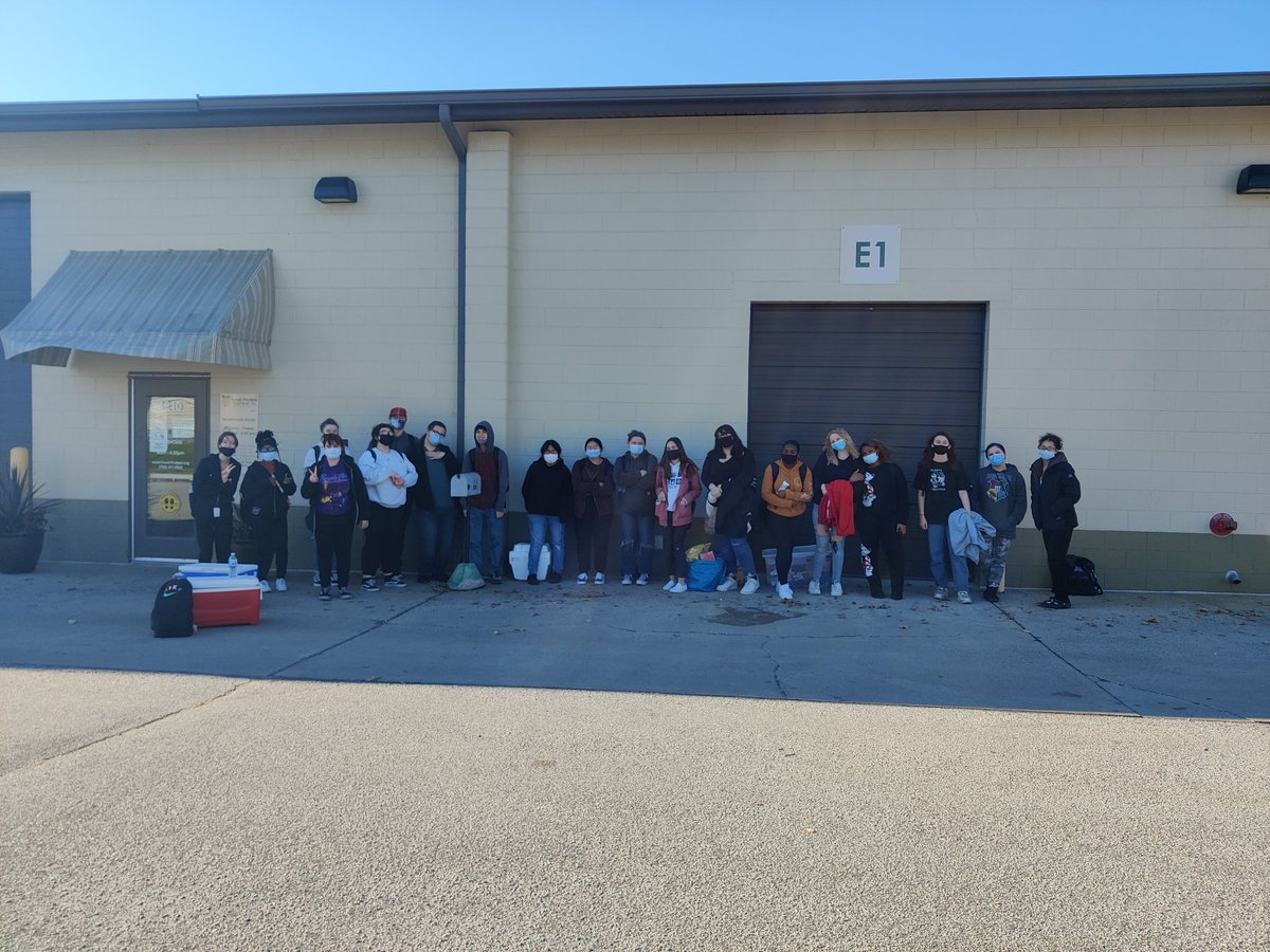 BrannanFACS's tweet photo. Human Services class had a WONDERFUL time today @ The Food Finders Distribution Center. Such a great experience. Very fortunate to be able to get the students out in the community. ❤️#volunteer #helpingothers  @LSClafayette @jeff_principal @FoodFinders @jhsfacs https://t.co/YCGvCoMYrH