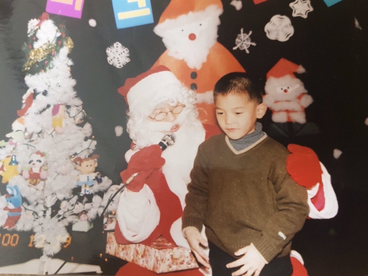leettyongg's tweet photo. It's December...Christmas time!! https://t.co/4CkAGuBU46