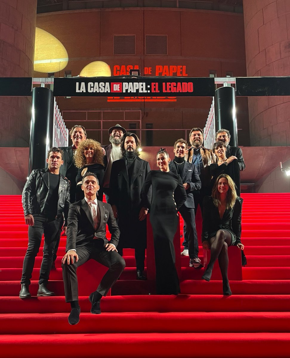 CINEMATENT's tweet photo. #MoneyHeist (#LaCasaDePapael5 ) World Premiere https://t.co/dGZfRYf8qA