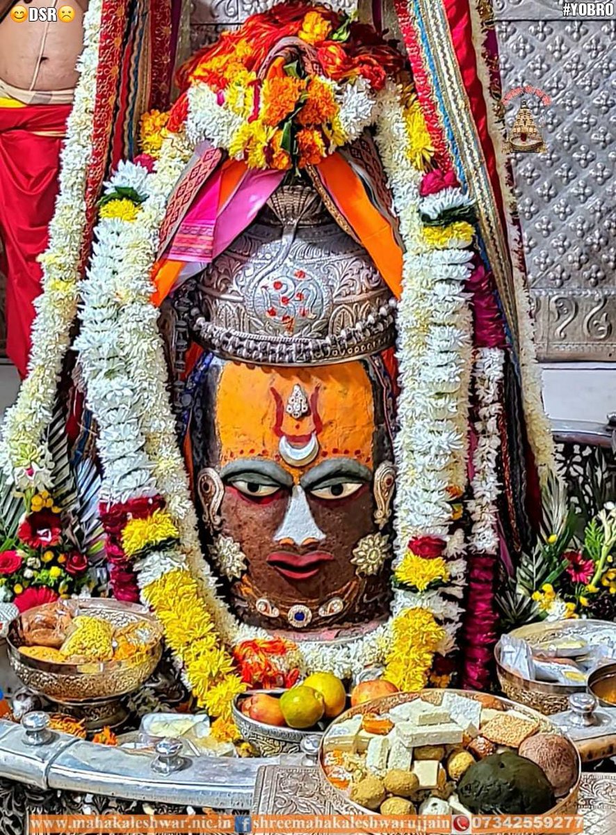 Dhirendra0029's tweet photo. ππΉ *Aum Tryambakam Yajamahe Sugandhim Pushtivardhanam*.
*Urvarukamiv bandhananmrityormukshiyya mamritat*ΰ₯₯π
*Today's Bhasma Aarti Shringar Darshan of Shri #Mahakaleshwar Jyotirlinga*!
*#01th December 2021 Thursday*
ππΉ *#Aum_Namah_Shivay*πΉπ
ππΉ *#Har_Har_Mahadev*πΉπ https://t.co/h0fH3wpx2w