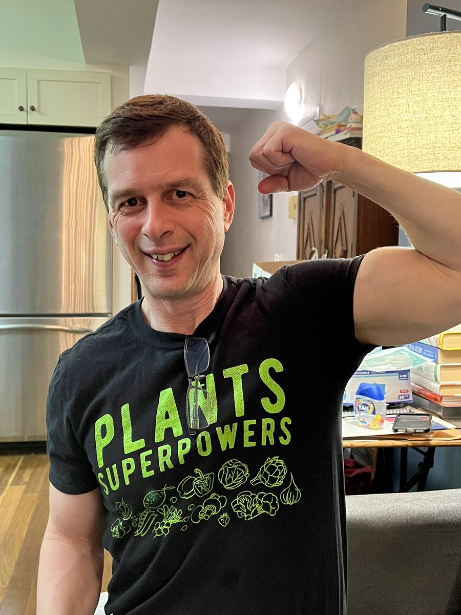DunaiefD's tweet photo. @StephenAtHome You showed a vid from @GreenLeafDental on 11-29. Is there a LOTR character Dark Green Leafy? My medical practice in Brooklyn  NY improves health by using veggies to increase nutrients and reverse disease. https://t.co/tg4W9WAKCO  @DunaiefD #smallbizbump https://t.co/GRCvdaYHLn