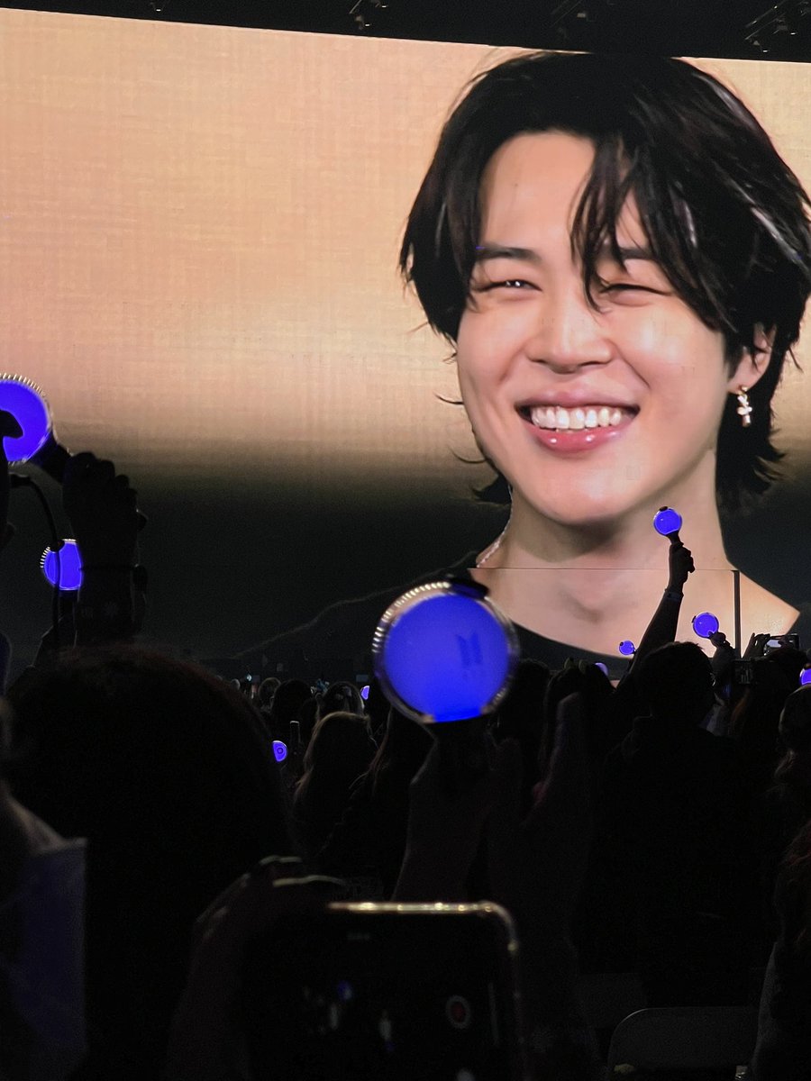 Intergrassfairy's tweet photo. I swear they better not perform louder than bombs !! 😡😡 I’m gunna be so sad if they do !! I’m already sad but it will be worse if they perform this !! #bts #btspcd #BTSPermissionToDanceOnStageLA https://t.co/rVd5PV62bn