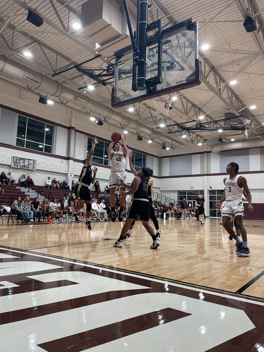 RaymondJPhotos's tweet photo. Big double win at The Wolf Den tonight!! I’ll be editing and uploading a small game for JV & V tomorrow. Stay tuned for updates! Please support Raymond J Photography. @DavenportWolves @DavenportHoops @BuildThePack #BTP #WolvesHoops https://t.co/PYp9FWCtdE