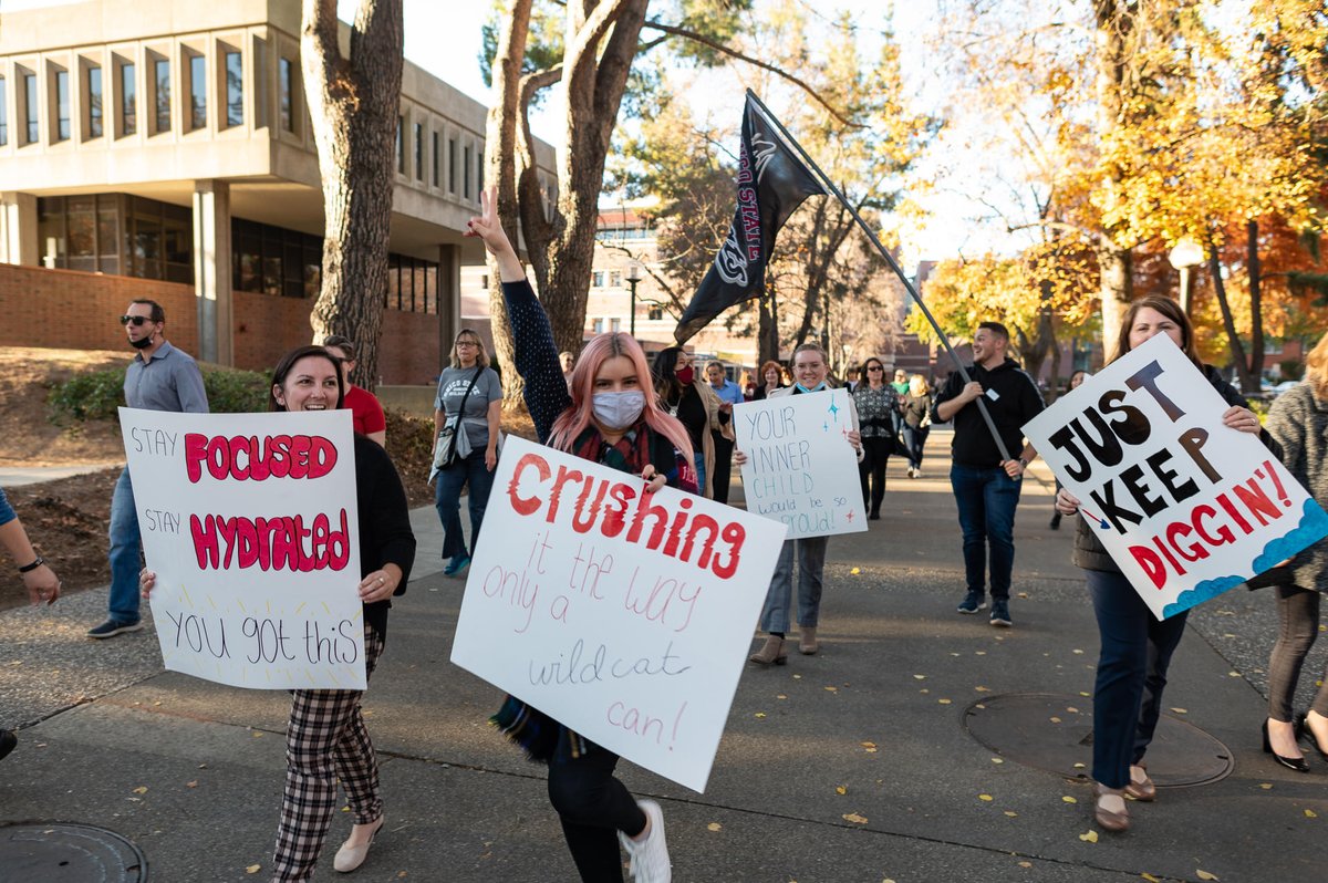 ChicoState's tweet image. About today📣. Chico State community members joined in a celebratory parade to pass out goodies to hardworking Wildcats and uplift end of the year encouragement!📖☕️#ThisIsChico 

📸: @JasonHalley_CSU