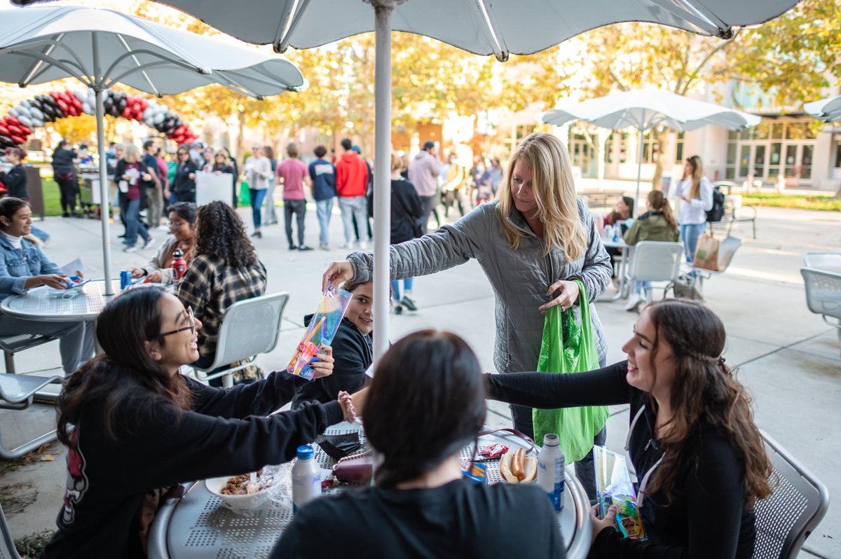 ChicoState's tweet image. About today📣. Chico State community members joined in a celebratory parade to pass out goodies to hardworking Wildcats and uplift end of the year encouragement!📖☕️#ThisIsChico 

📸: @JasonHalley_CSU