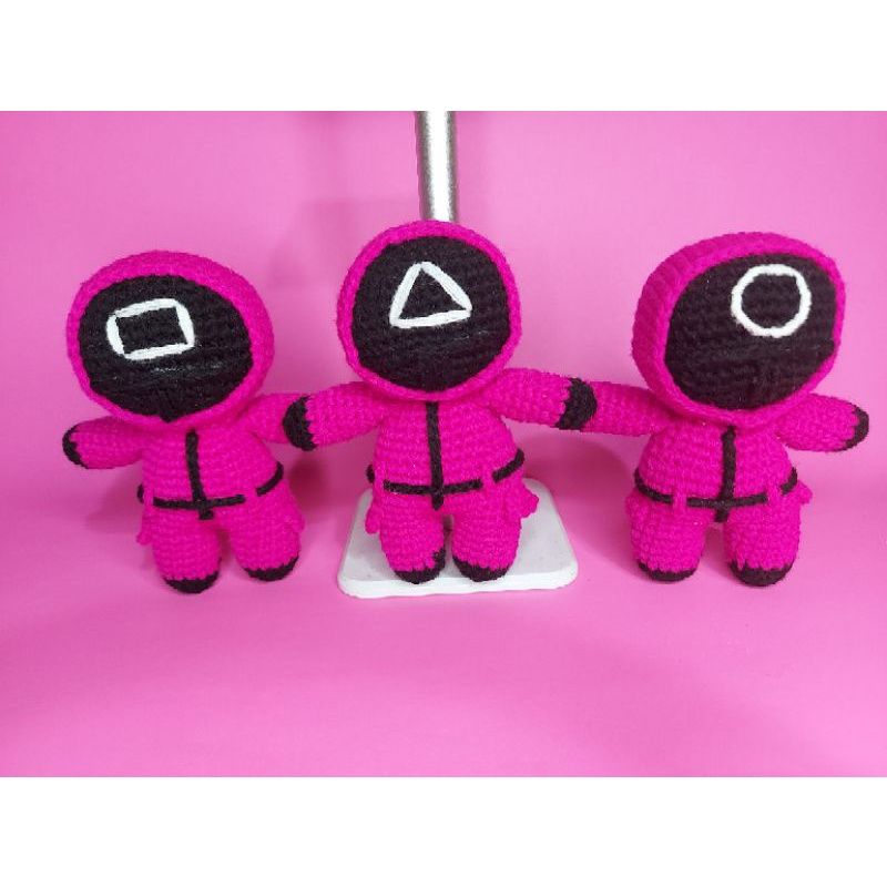 hise264's tweet photo. I'm selling AMIGURUMI Squid Game character... for ₱250 - ₱800. Get it on Shopee now! https://t.co/8RVtxyxXXH #ShopeePH https://t.co/dffiVKz8yc