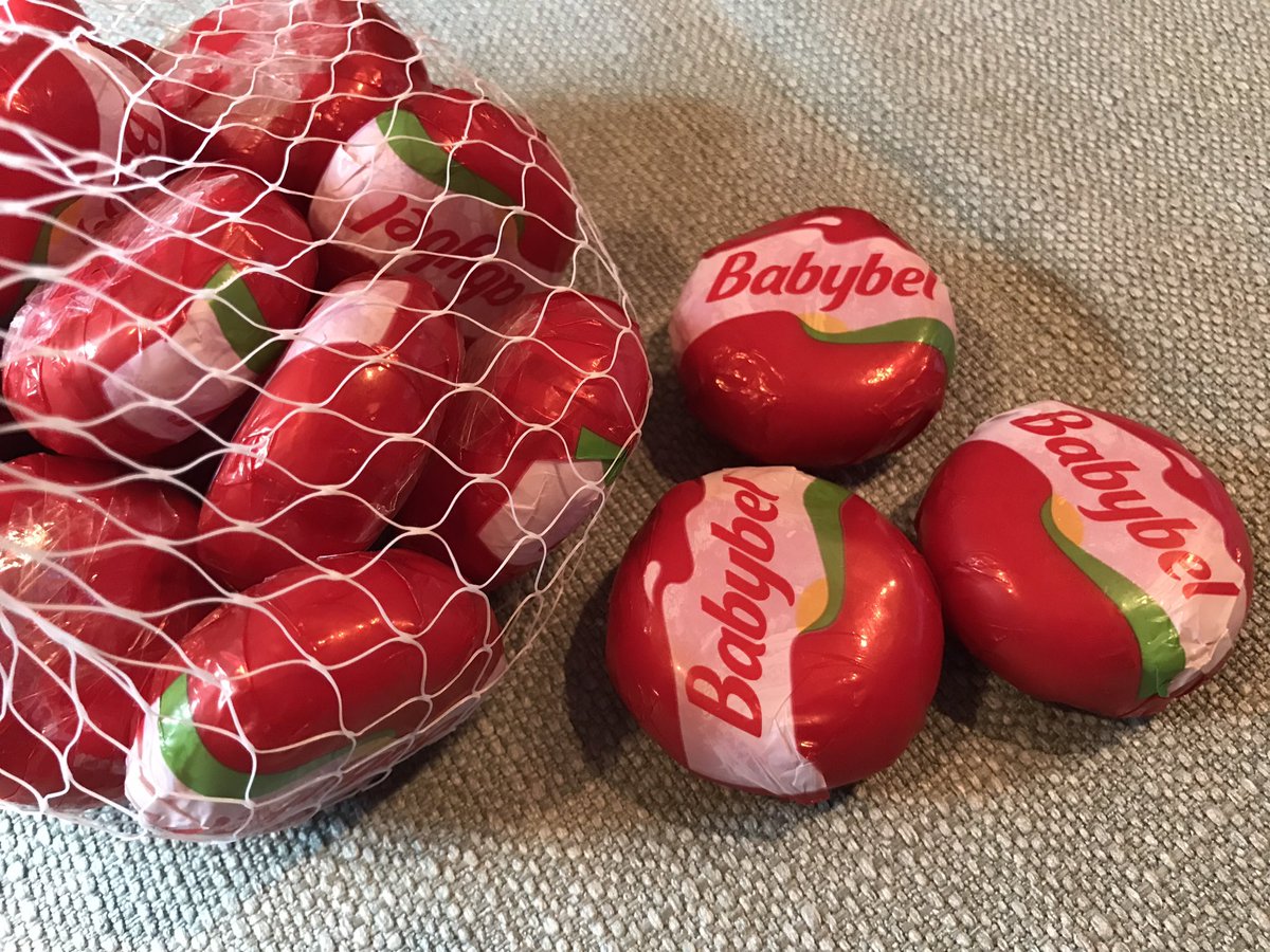 frsalonpivot's tweet photo. 日本からBonjour!
夫のフランス出張土産#1
Babybelのチーズ。これ、フランスでは子どもがおやつみたいにして食べてます。主人も大好きらしく、大量に購入😊
私は20年ぶりぐらいに食べましたー。
#チーズ好き　#フランス土産 #パリ暮らし #パリの日常 #フランス生活 #パリ #フランス #フランス好き https://t.co/4iNpUSw10i