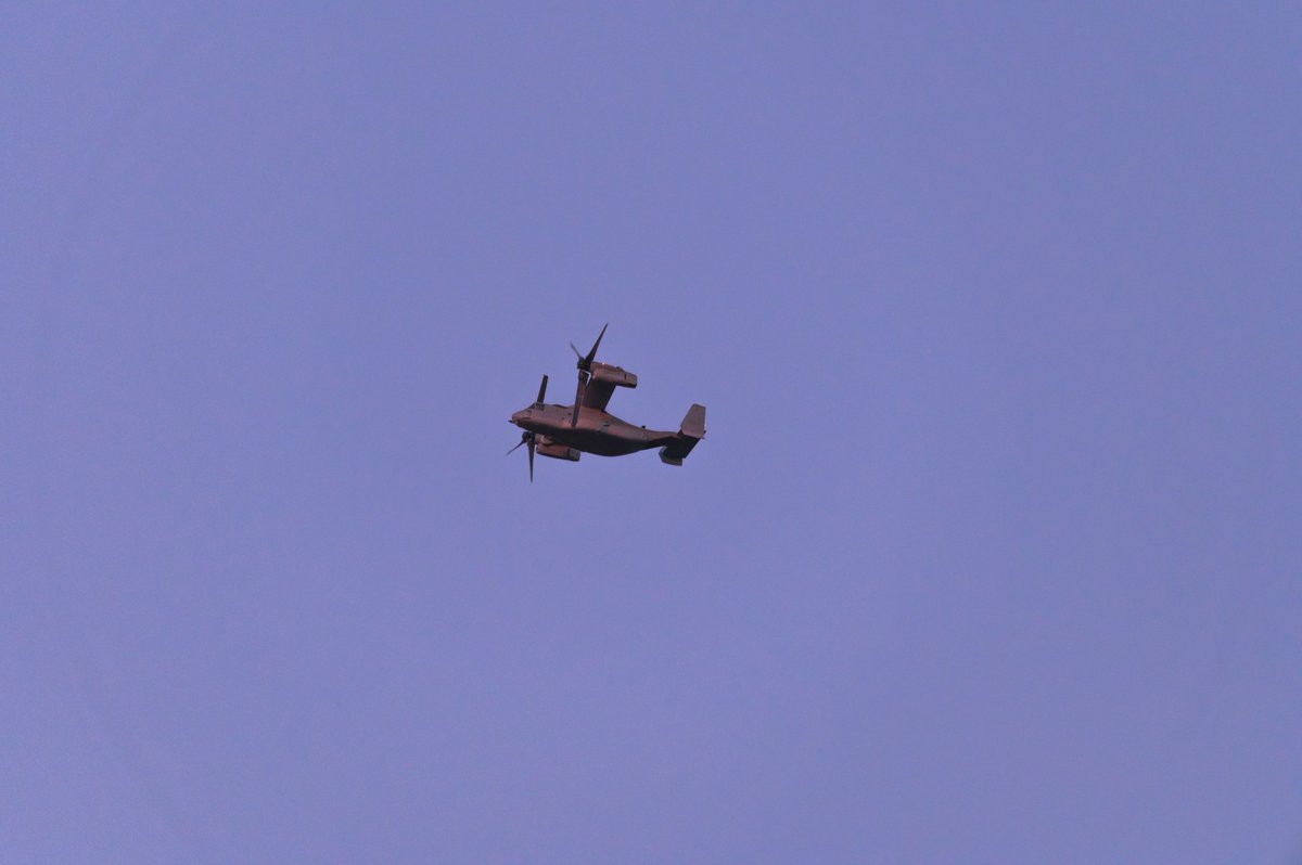 aeroscouting's tweet photo. SWIFT22, flight of two USMC MV-22B Ospreys inbound MCAS Pendleton at sunset. One of these birds is 168695, and both are from HMM-364 "Purple Foxes," which used to be a CH-46 squadron. #FlyUSMC https://t.co/njMkBQZMCi