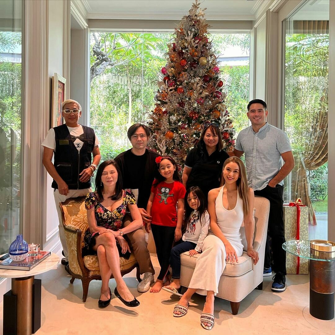 teamgeraldPH's tweet photo. "I hear bells. Christmas bells.🎄🔔" https://t.co/cnz0ZvQSz9 https://t.co/NuaKZ2wm0K