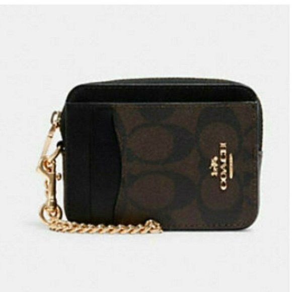 PullinDarla's tweet photo. So good I had to share! Check out all the items I'm loving on @Poshmarkapp #poshmark #fashion #style #shopmycloset #styleco #coach #theflexx: https://t.co/uMLYKBj9DW https://t.co/RFkO1tTXyC