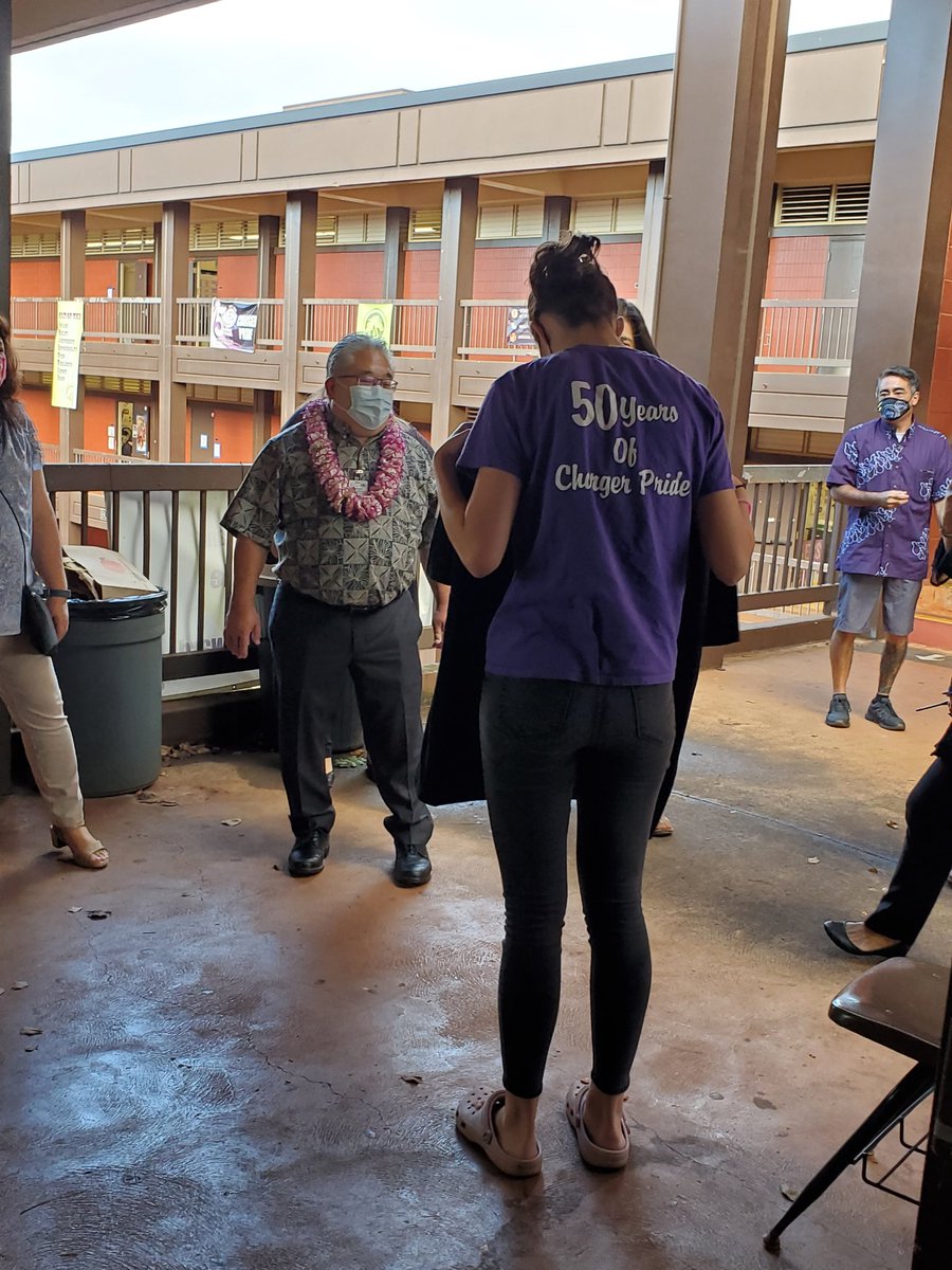 DaphneOkunaga's tweet photo. Pretty awesome to see Ss showcasing their works of art &amp; experiences- presenting a shirt our graphic Ss created for Sup. Hayashi, presenting to our 9th grade Ss why they love IBAD, prepping with other @PearlCityHS ambassadors to lead a tour. #ChargerAllTheWay #OrAtLeastForToday https://t.co/LhQTcB9Bdw