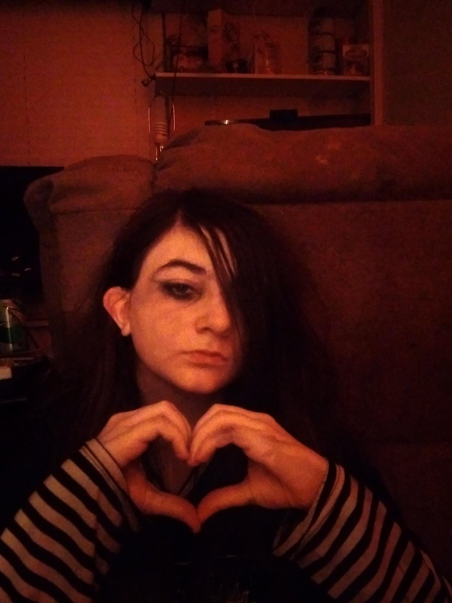 jimpixwithpixel's tweet photo. Jimpix hasn't changed much. (Shes still a dumbass.) https://t.co/2b8DFMnk5N