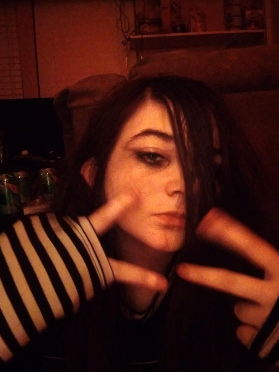 jimpixwithpixel's tweet photo. Jimpix hasn't changed much. (Shes still a dumbass.) https://t.co/2b8DFMnk5N
