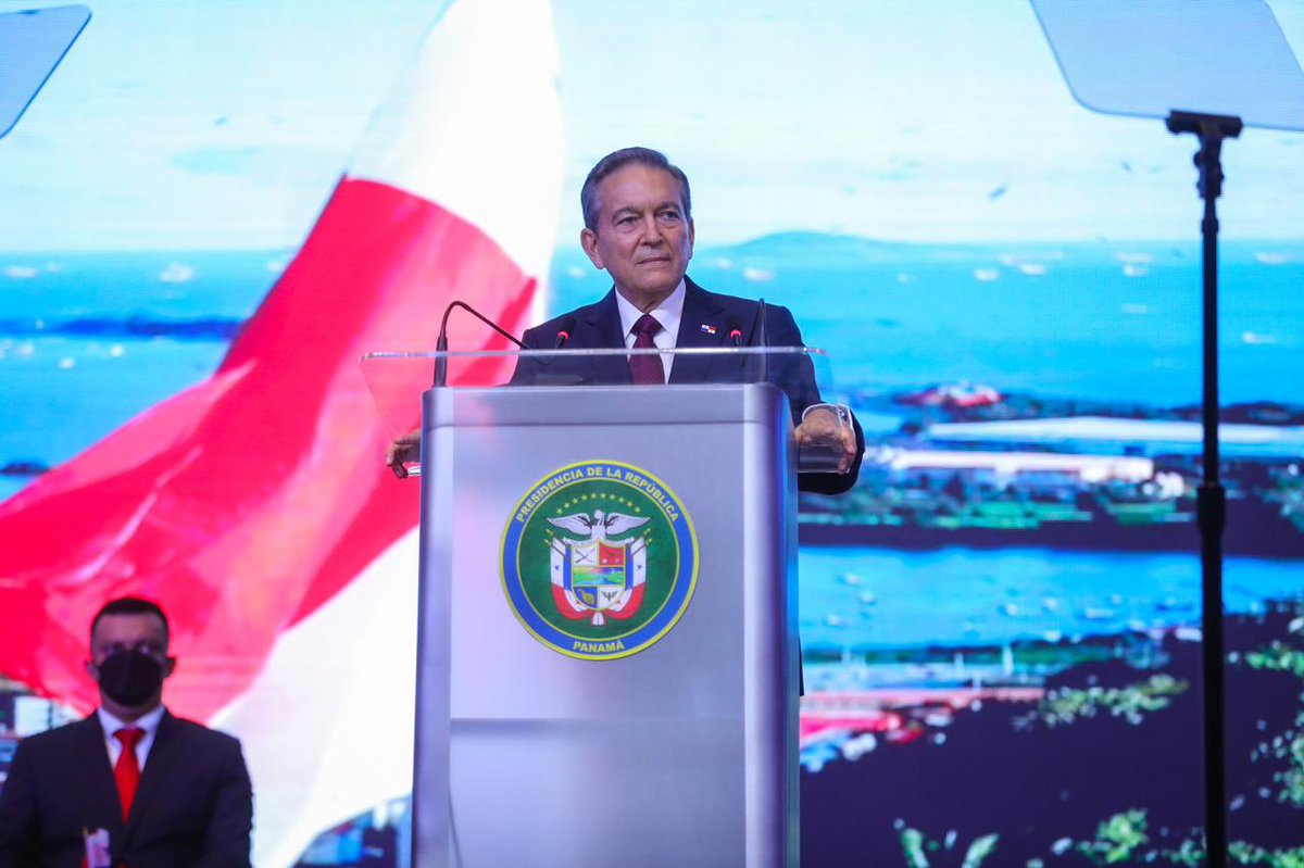 ¡Unidos haciendo historia! 🇵🇦Acompañamos al Pdte. <a href="/NitoCortizo/">Nito Cortizo</a> a recibir el informe del Pacto del Bicentenario “Cerrando Brechas” que reúne los 187 acuerdos nacionales alcanzados gracias a la histórica participación ciudadana motivada por el propósito de construir #UnPanamáMejor.