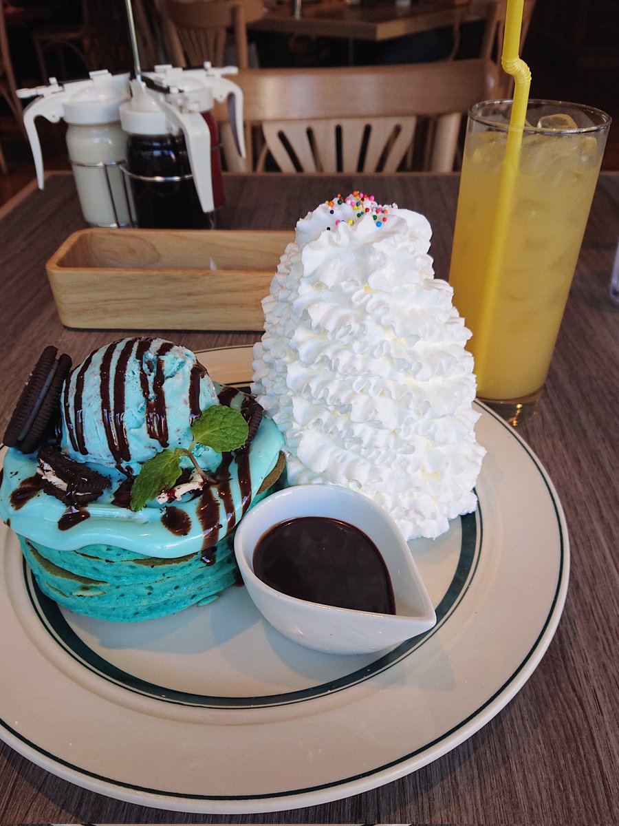 ecIwPyQ9gG04q5N's tweet photo. いつもコロナでも予約がとれなかったけど、前を通ったら入れたので。
#原宿 #eggthings
パンケーキとチョコミントが合うかは別だけどね🎵
#甘さに耐えてます。 https://t.co/IlEvaqnqqf