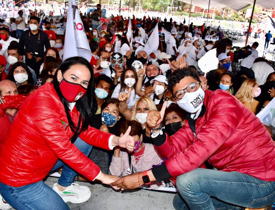 ChrisQuintanaMx's tweet photo. #2añosderesultados encabezados por mi querida presidenta @AlejandraDMV una mujer que no se achica, dispuesta a darlo todo por su partido y su militancia pero sobretodo, que impulsa a las nuevas generaciones con oportunidades y ejemplo. 
Aquí esta su ejército joven #LaRedMásFuerte https://t.co/yHwOBlb05A