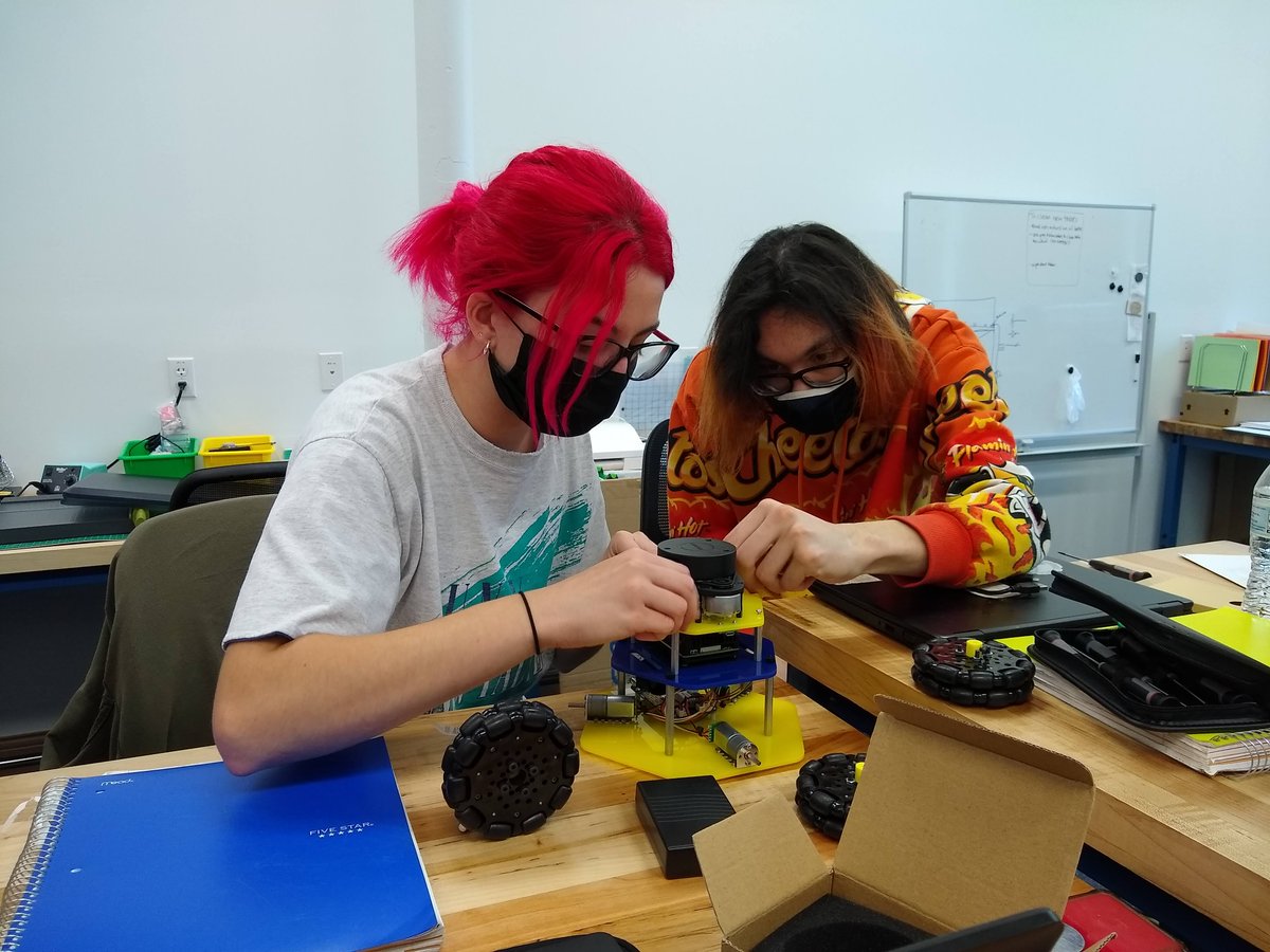 seejazzwork's tweet photo. @bereacollege students (&amp;me!) visiting @UMRobotics.  A great capstone to an interesting semester exploring innovative teaching approaches to broadening participation and equity in robotics! 🤖 https://t.co/OwCe7pPe7O