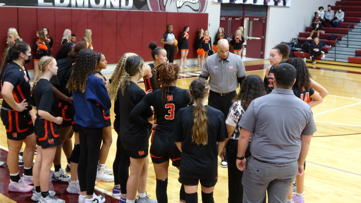 SelehHarmon's tweet photo. Got our first "W" of the season in our opener against Edmond Memorial! #NHSTigers #FreshmanYear @NHSWBB https://t.co/qfAY5kDxZD