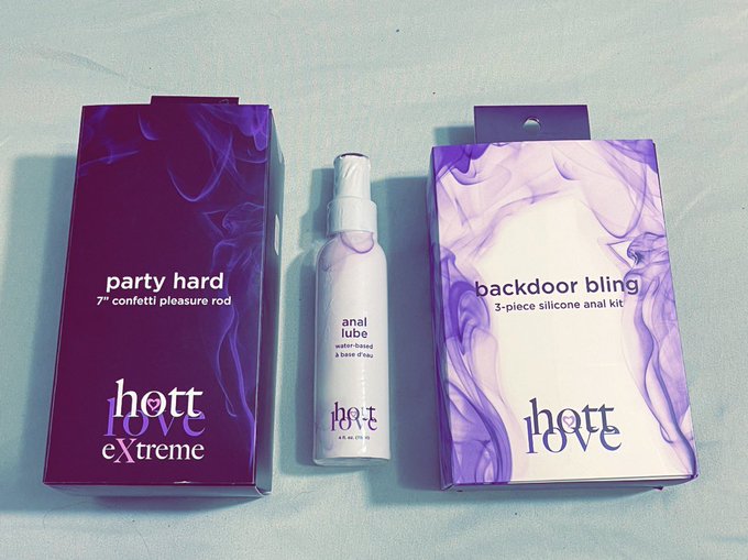 Here are the toys I bought a couple weeks ago in case y&rsquo;all were wondering 👀  I wasn&rsquo;t able to buy the<a href="/tag/trap"class="tags"><span>#trap</span></a><a href="/tag/femboy"class="tags"><span>#femboy</span></a>