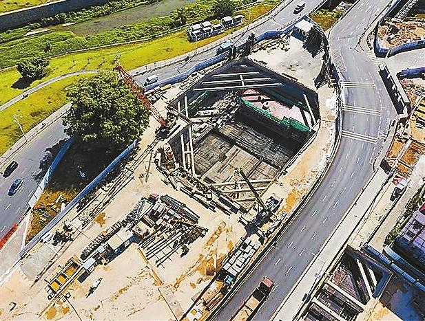 ShenzhenCity's tweet image. #Shenzhen is coming a long way on tree preservation. Here&apos;s a nice example of a metro station being shifted to avoid chopping down a 124 years old banyan tree.

#treepreservation #china #ecology #natureprotection #banyan #metro  

ibit.ly/3DYJ