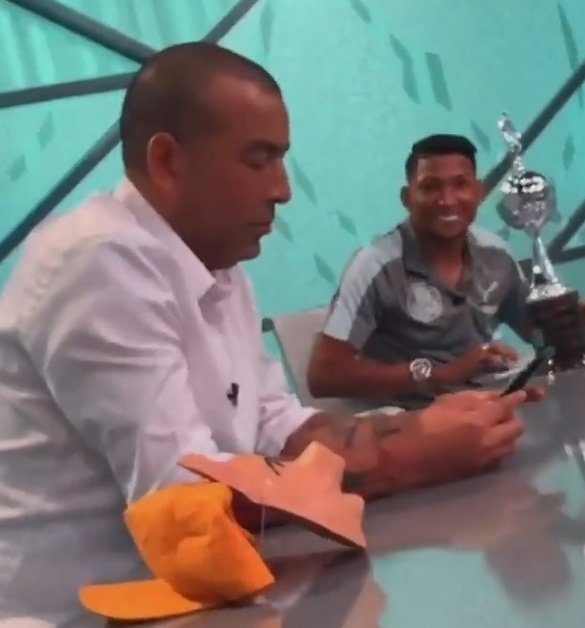 CarlosTrassi's tweet photo. Essa foto aqui é boa de mais KKKKKKKKKKKK olha a cara do Rony, muito PALMEIRENSE esse cara, vamos palmeiras. #CUIPAL https://t.co/NFLQkS4Yys